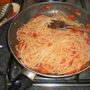 スパゲッティ・ミックス魚のトマトソース和え